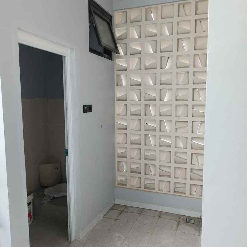 dijual rumah north victoria