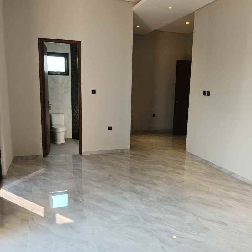 dijual rumah north victoria