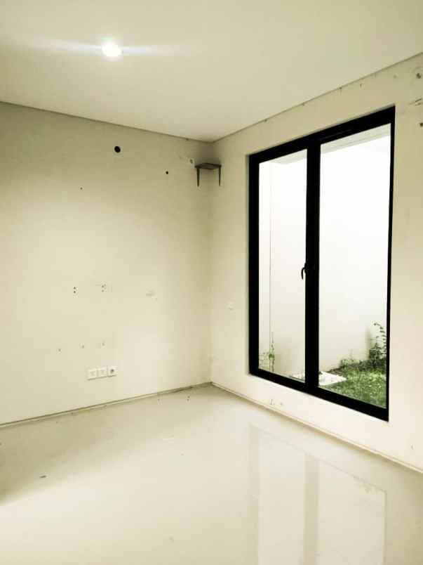 dijual rumah northwest lake citraland