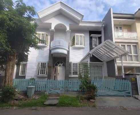 dijual rumah pakuwon city