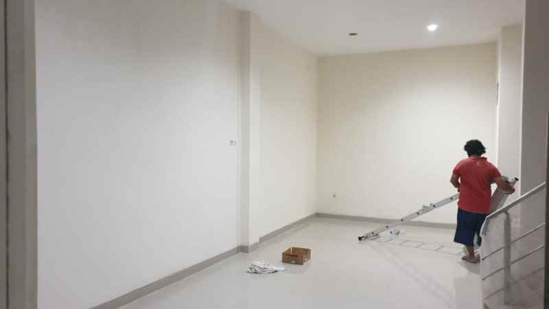 dijual rumah pakuwon city