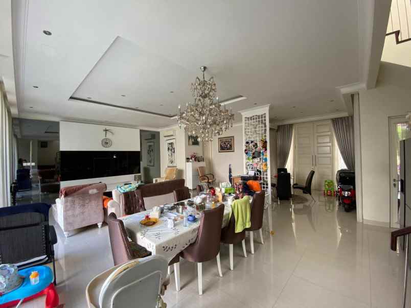 dijual rumah pakuwon city long beach surabaya