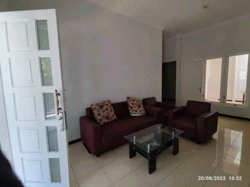 dijual rumah palm spring regency
