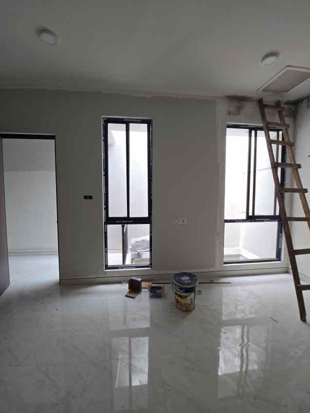 dijual rumah penjaringan sari