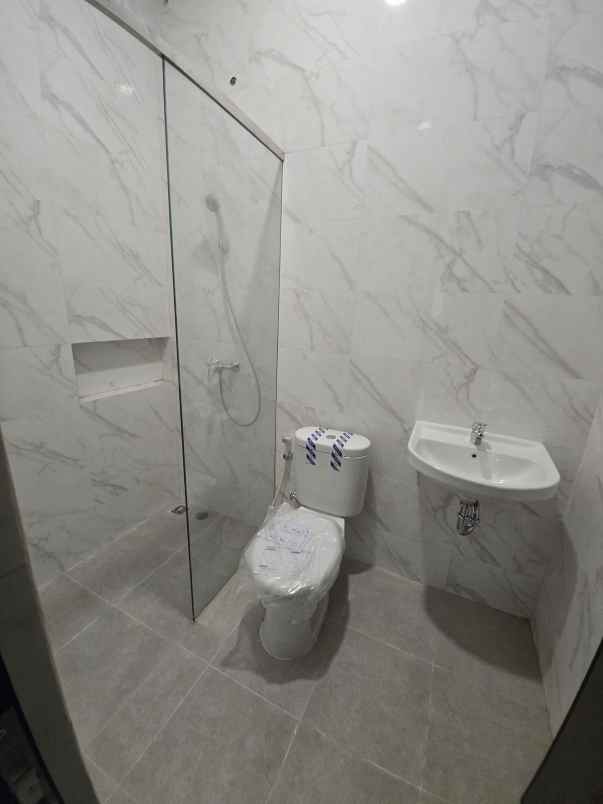 dijual rumah penjaringan sari