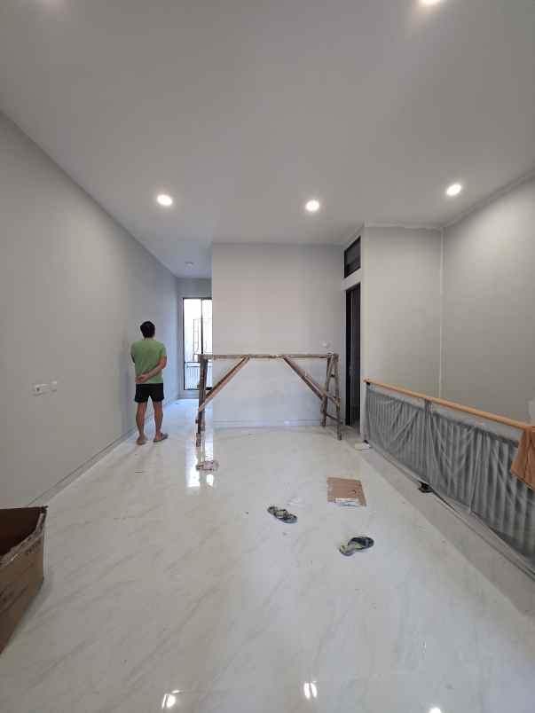 dijual rumah penjaringan sari