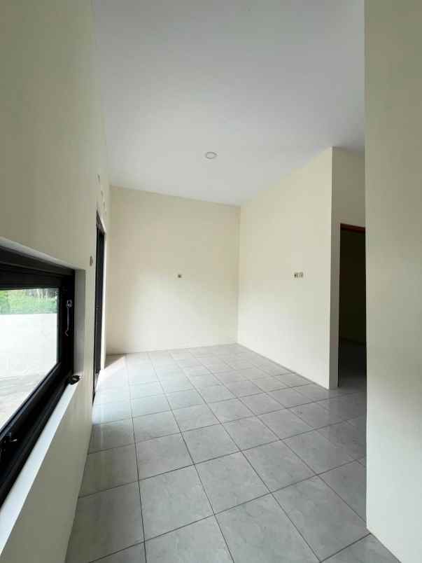 dijual rumah perumahan graha candi