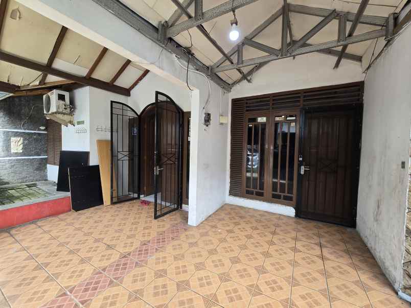 dijual rumah perumahan jatinegara indah