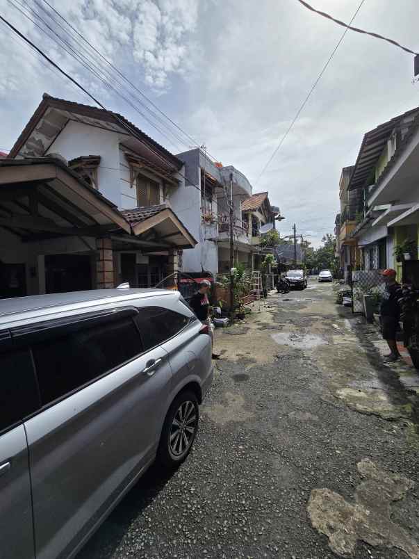 dijual rumah perumahan jatinegara indah