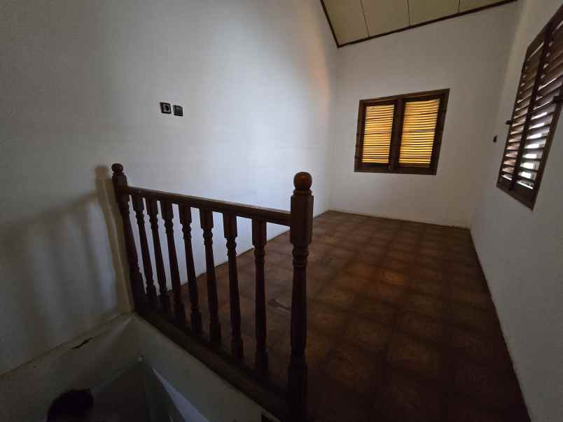 dijual rumah perumahan jatinegara indah