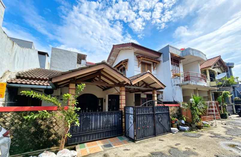 dijual rumah perumahan jatinegara indah