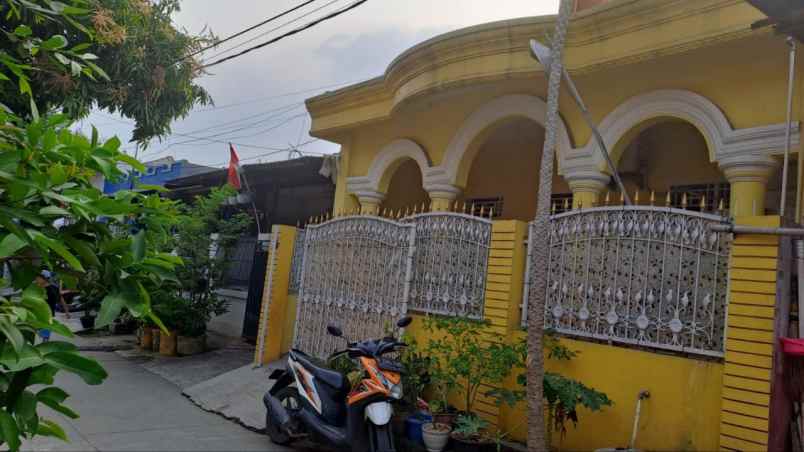 dijual rumah perumahan mega regency