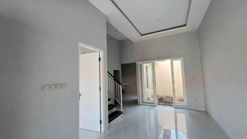 dijual rumah perumahan rungkut