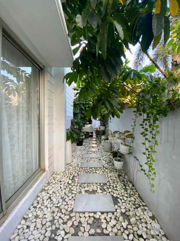 dijual rumah perumahan sakura regency