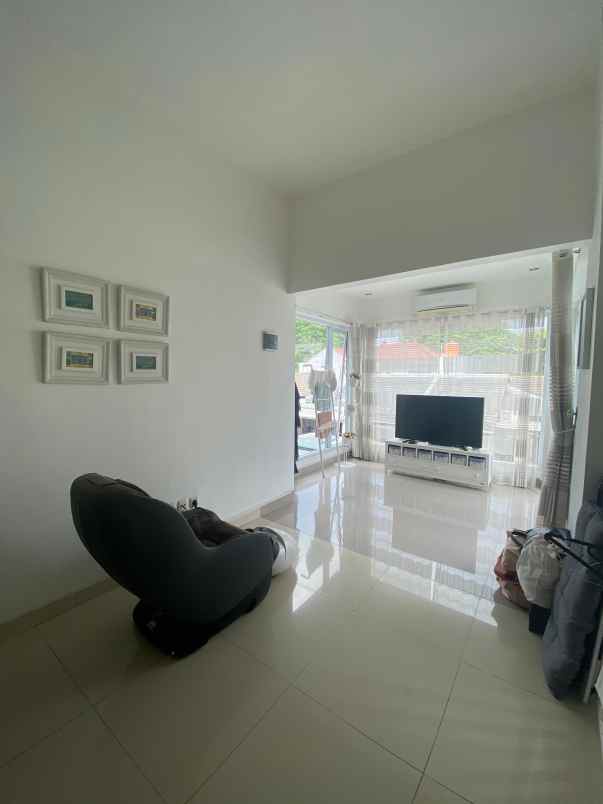 dijual rumah perumahan sakura regency