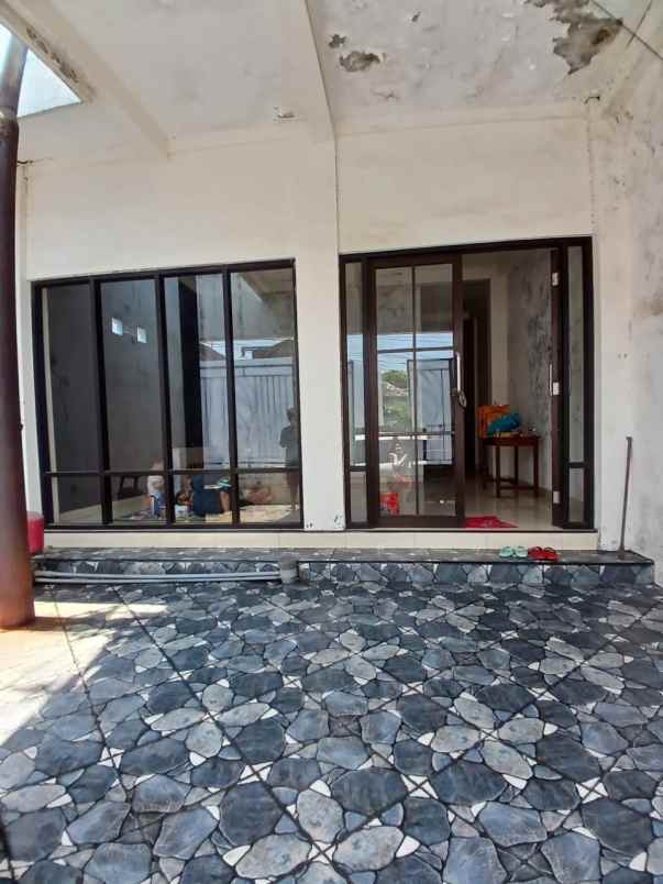 dijual rumah petemon
