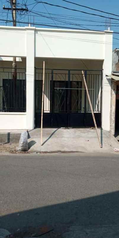 dijual rumah petemon