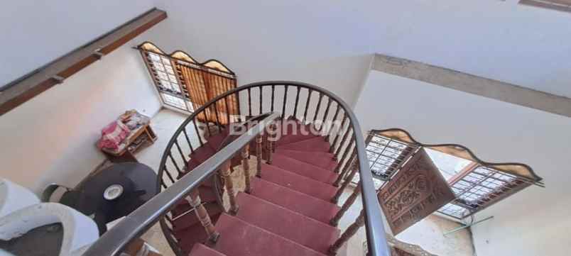 dijual rumah pucang adi