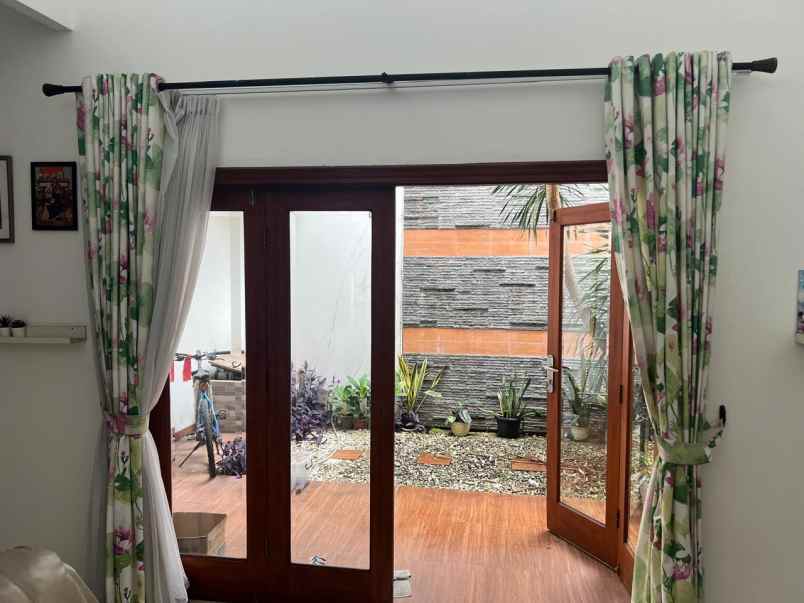 dijual rumah puri cinere