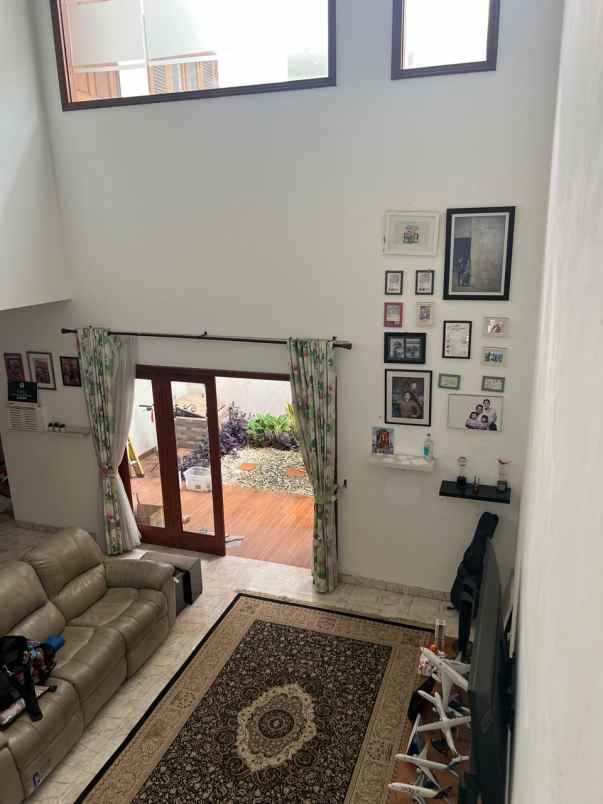 dijual rumah puri cinere