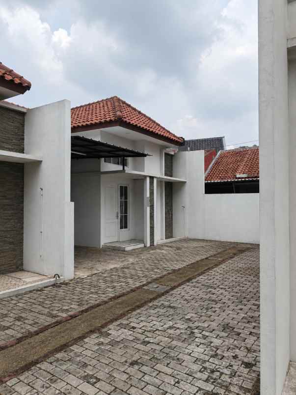 dijual rumah rangkapan jaya baru