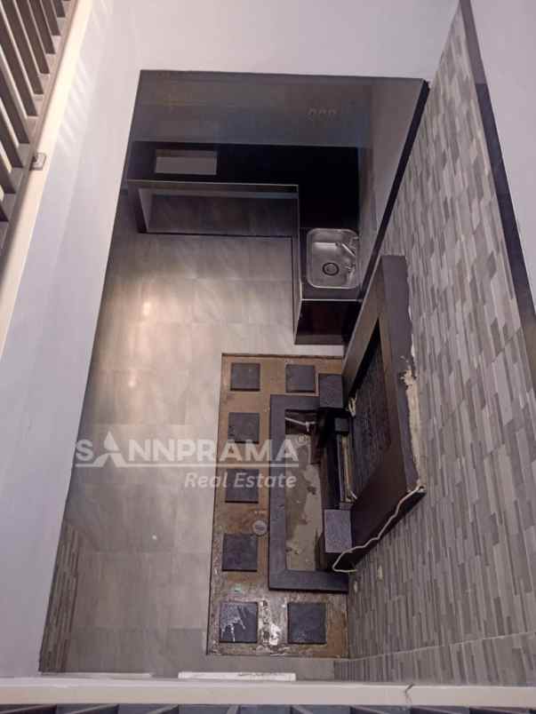 dijual rumah ratujaya