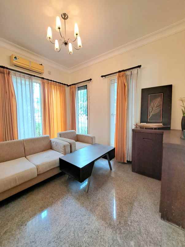 dijual rumah regency 21