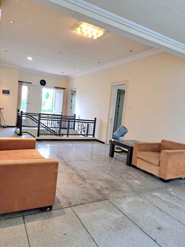 dijual rumah regency 21