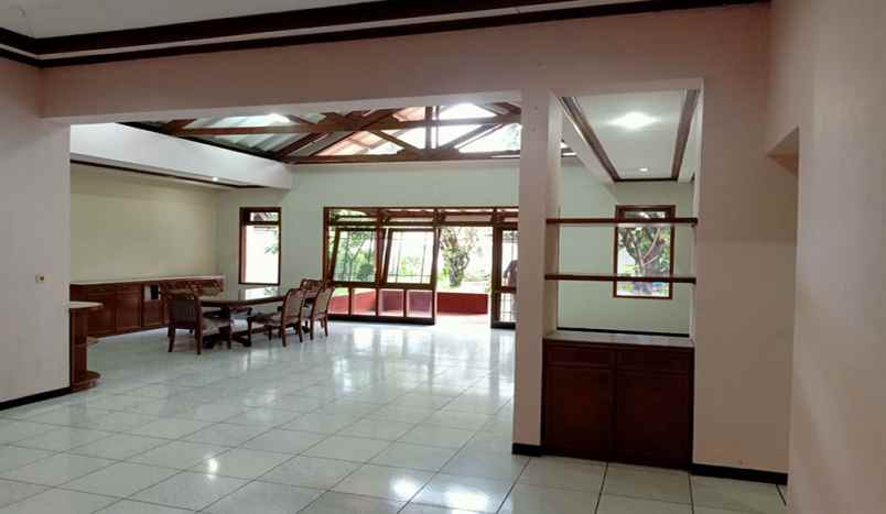 dijual rumah riau martadinata