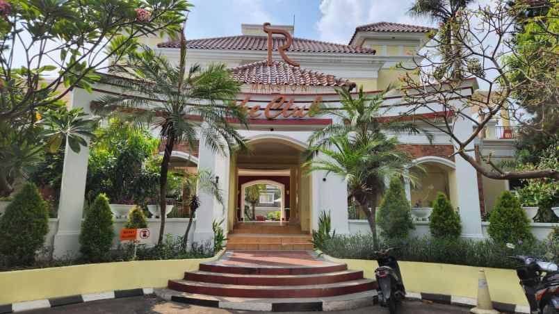 dijual rumah royal gading mansion