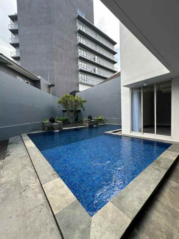 dijual rumah royal residence