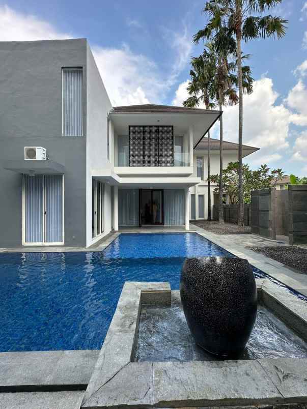 dijual rumah royal residence