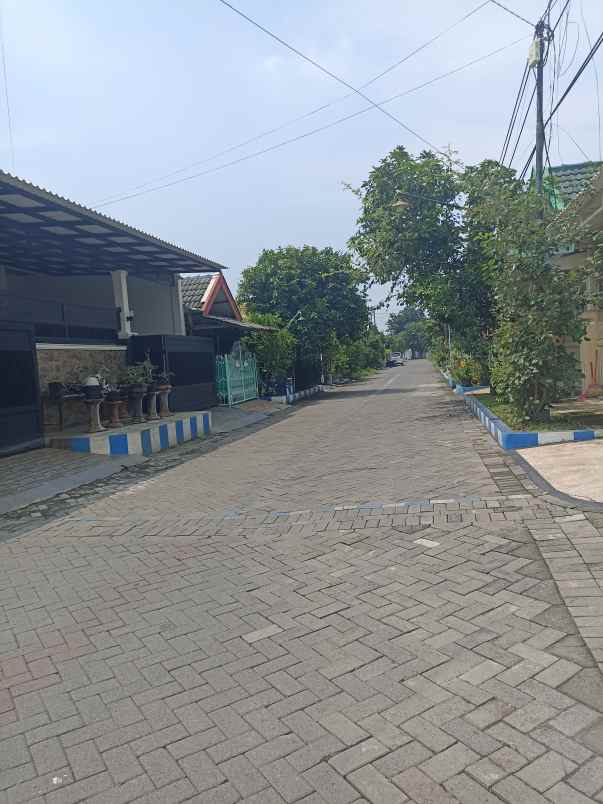 dijual rumah rungkut