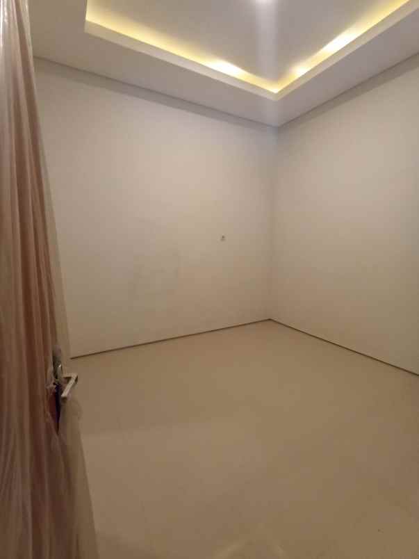dijual rumah rungkut
