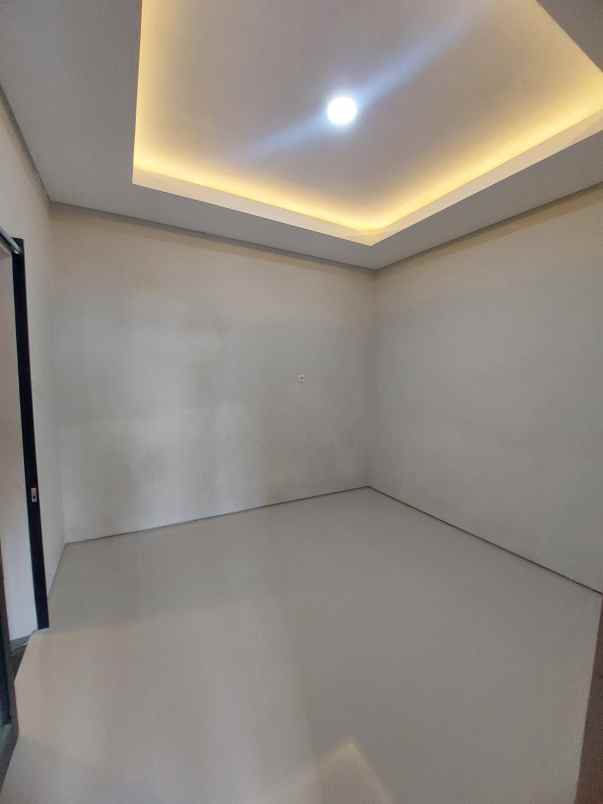 dijual rumah rungkut