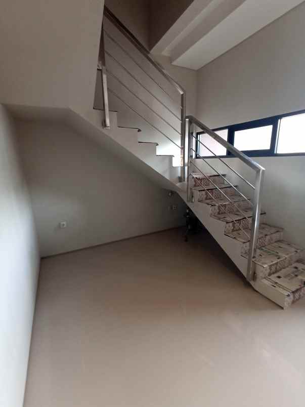 dijual rumah rungkut