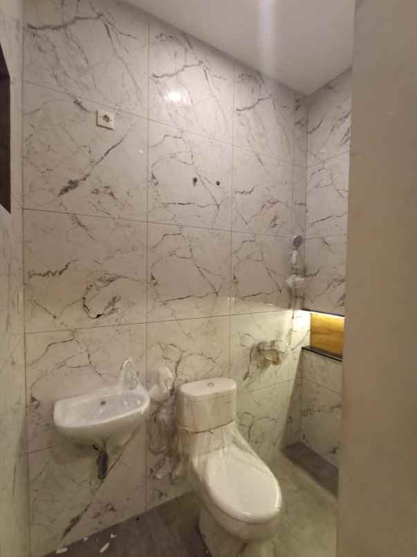dijual rumah rungkut