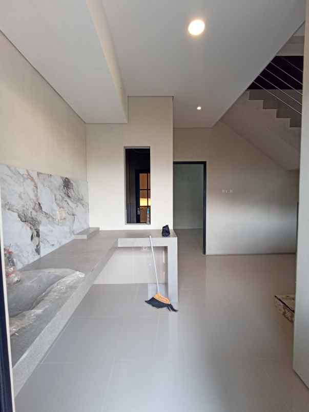 dijual rumah rungkut