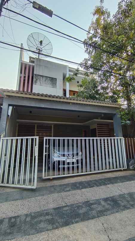 dijual rumah rungkut asri