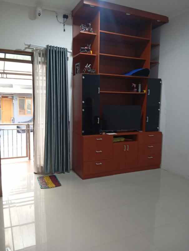 dijual rumah sariwangi