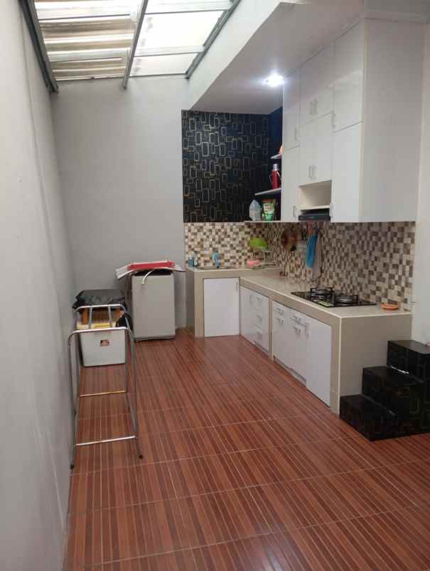 dijual rumah sariwangi