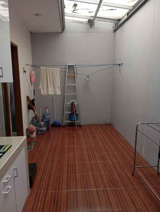 dijual rumah sariwangi