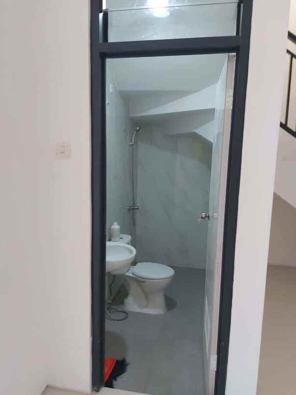 dijual rumah satelit utara