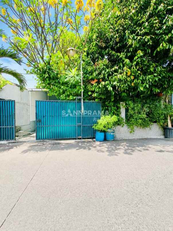 dijual rumah second 1 5lantai