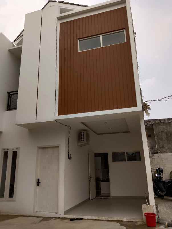 dijual rumah serua bukit indah