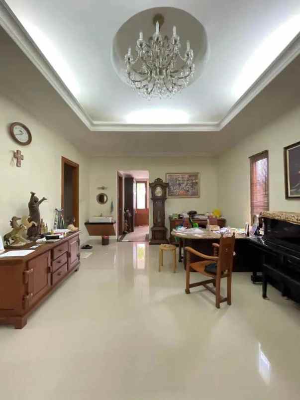 dijual rumah setiabudi