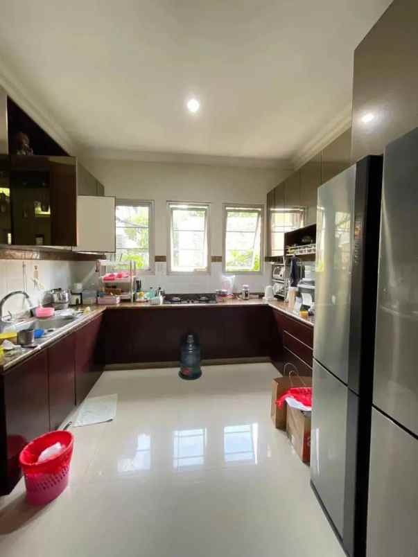 dijual rumah setiabudi