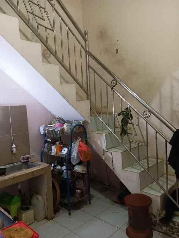 dijual rumah setro