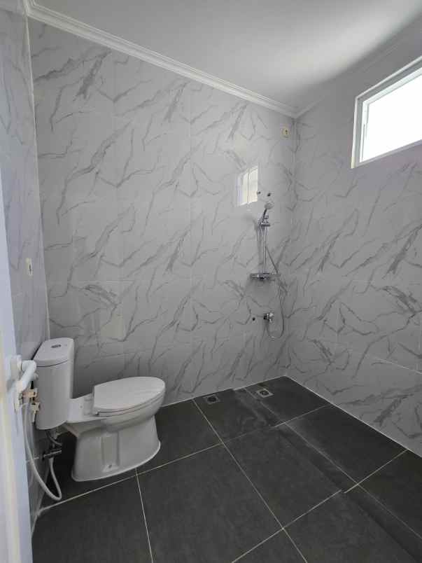 dijual rumah siap huni di legenda wisata