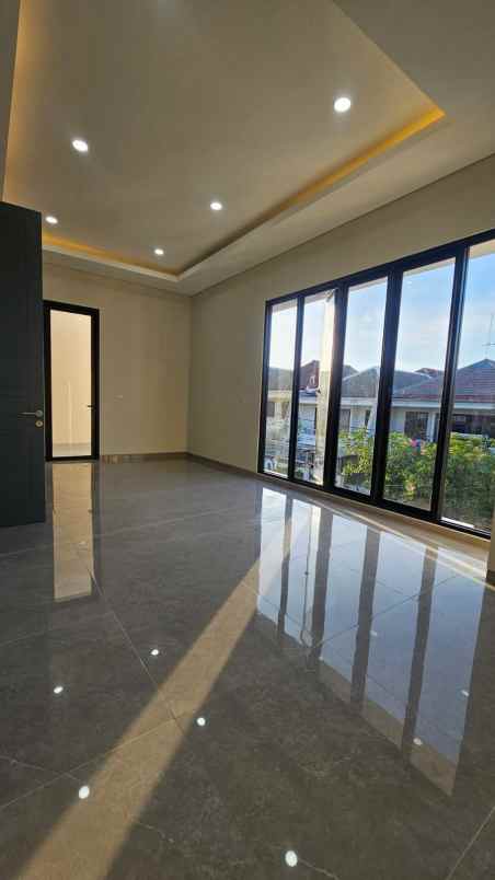 dijual rumah sutorejo